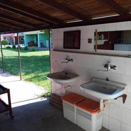 Kemp A Pod Starým Orechom - Camp *